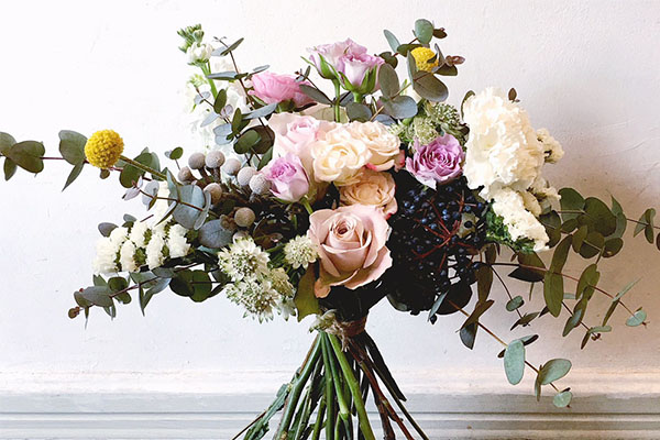 How can you use Fresh Flowers to Boost Your Mood with Feng Shui?